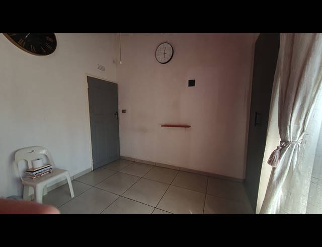 3 BEDROOM FREEHOLD FOR SALE IN BRACKENDOWNS